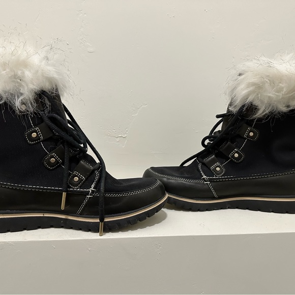 Sorel Winter Boots - Picture 2 of 4